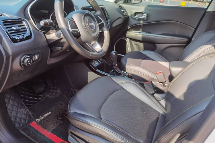 Jeep 指南者 2020款 220T 自动精英版中控内饰7002