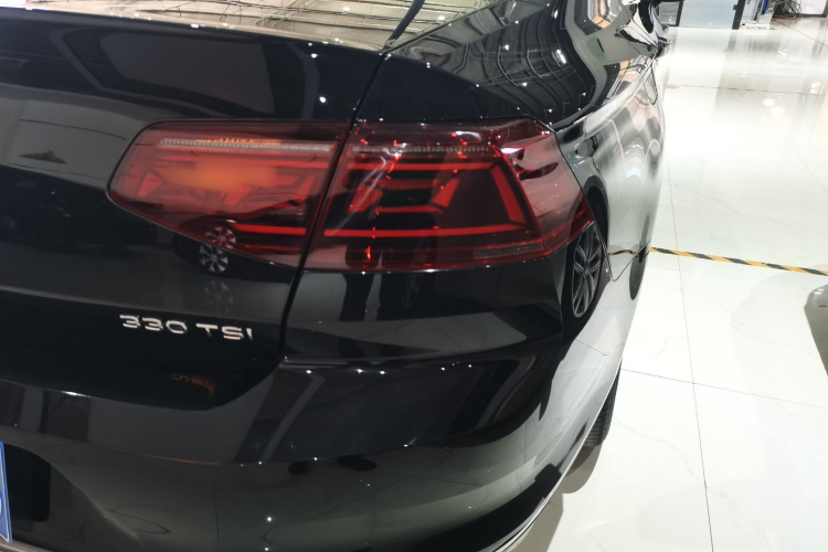 大众 迈腾 2023款 200万辆纪念版 330TSI DSG领先型车身外观9