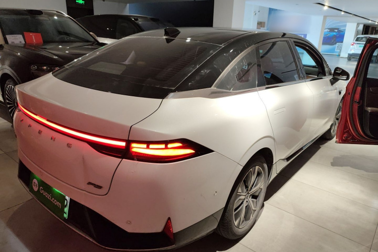 小鹏P5 2021款 460E车身外观7