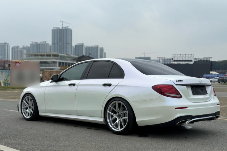 奔驰E级 2017款 E 200 运动型车身外观6008