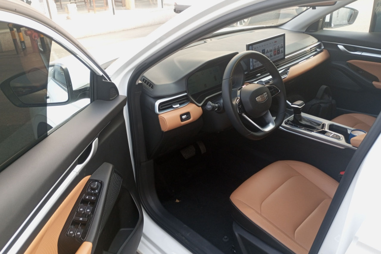 吉利汽车 帝豪 2025款 第4代 1.5L CVT旗舰型中控内饰20