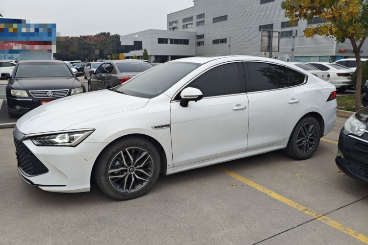 比亚迪 秦PLUS 2021款 DM-i 55KM 旗舰型车身外观4