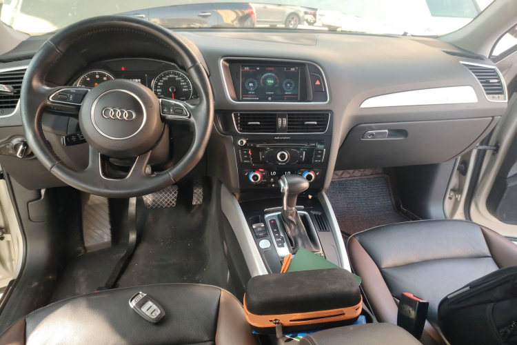 奥迪Q5 2017款 Plus 40 TFSI 技术型中控内饰12