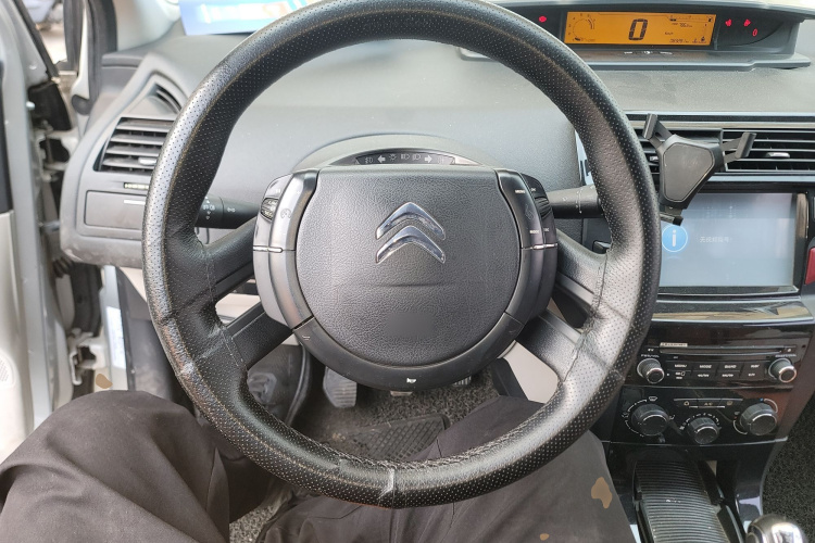 雪铁龙 世嘉 2013款 三厢 1.6L 手动品尚型中控内饰13