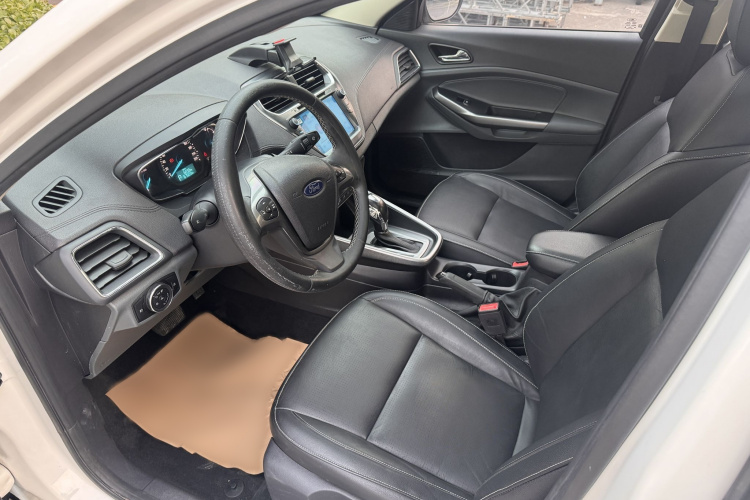 福特 福睿斯 2015款 1.5L 自动时尚型中控内饰7002