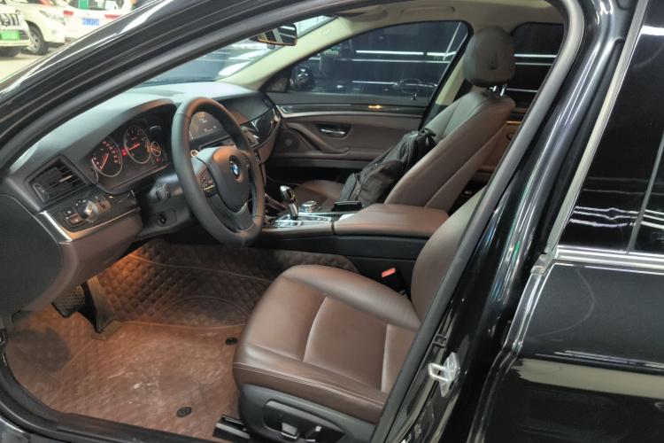 宝马5系 2014款 525Li 豪华设计套装局部细节19