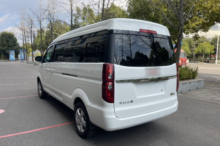 金杯 金海狮 2021款 1.5L 客车旅行狮中央空调版 9座车身外观6004