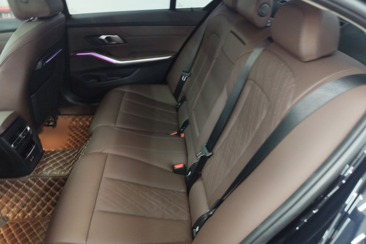 宝马3系 2022款 325Li M运动套装中控内饰7004