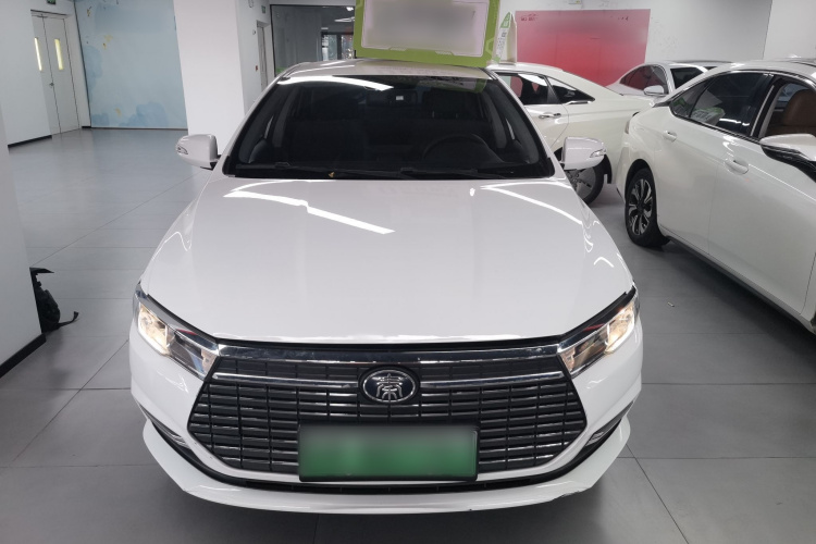 比亚迪 秦新能源 2021款 出行版车身外观2