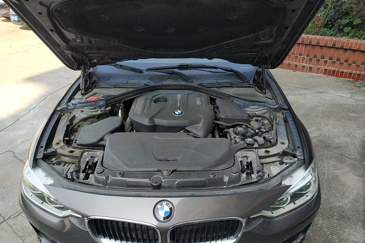 宝马3系 2017款 320Li 时尚型机舱底盘24