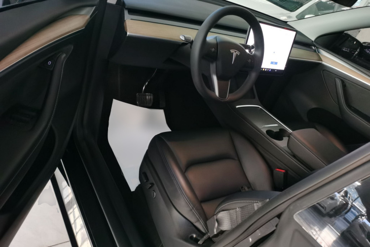 特斯拉 Model Y 2022款 改款 后轮驱动版中控内饰20