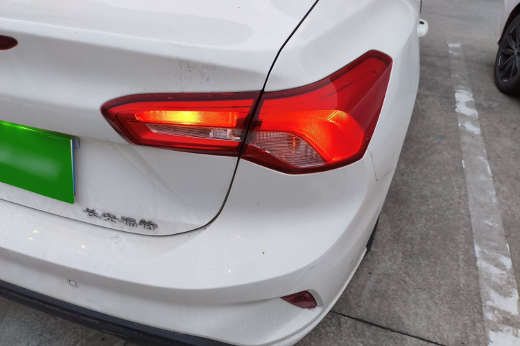 福特 福克斯 2020款 三厢 1.5L 自动锋跃型车身外观6001