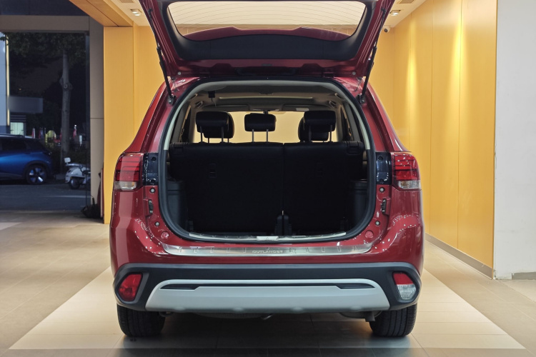 三菱 欧蓝德 2019款 2.0L 两驱畅享版 5座 国V车身外观6004