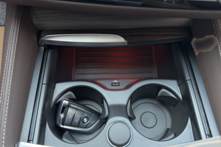宝马5系 2019款 改款 530Li 尊享型 豪华套装中控内饰7008