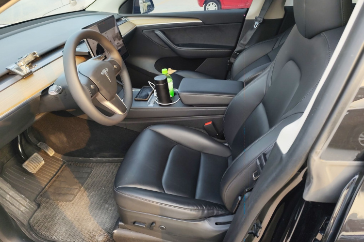 特斯拉 Model Y 2022款 后轮驱动版中控内饰19