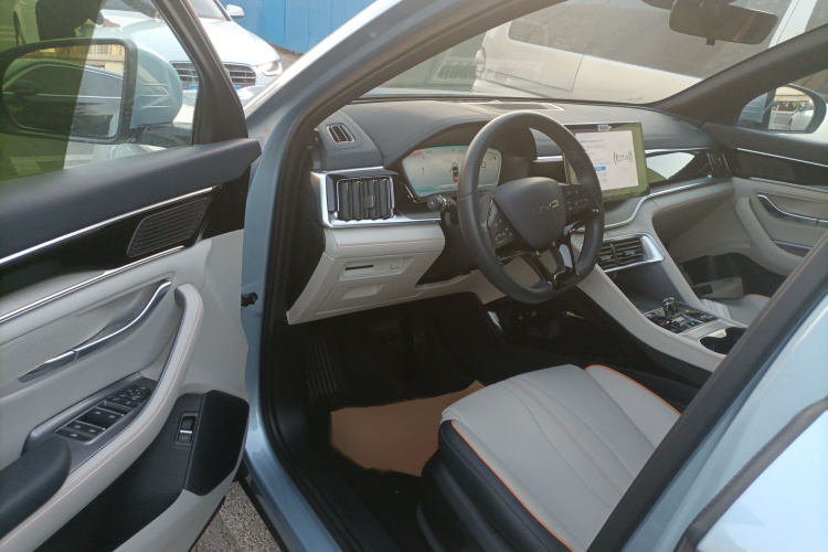 比亚迪 宋PLUS新能源 2023款 冠军版 DM-i 110KM 旗舰型中控内饰7003