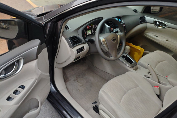 日产 轩逸 2012款 1.8XE CVT舒适版中控内饰7003