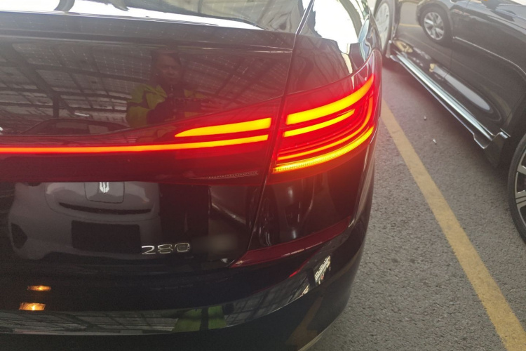 大众 帕萨特 2022款 280TSI 商务版车身外观9