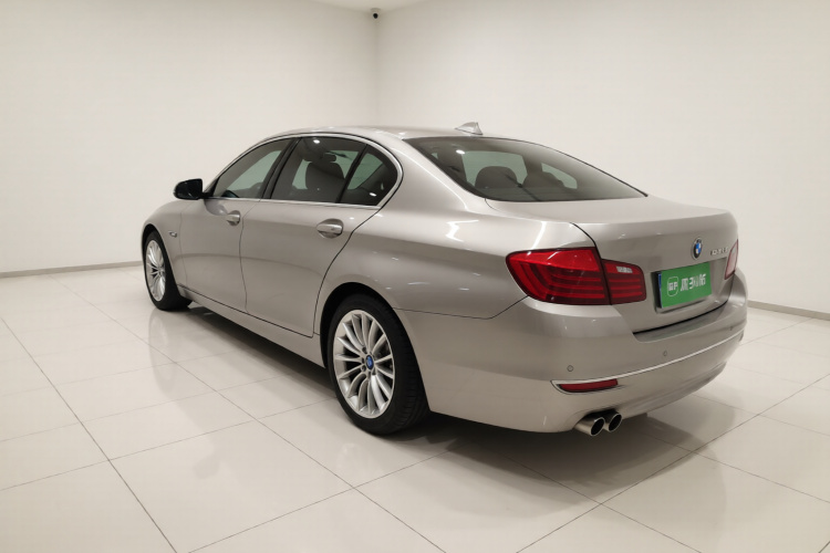 宝马5系 2014款 525Li 豪华设计套装车身外观5