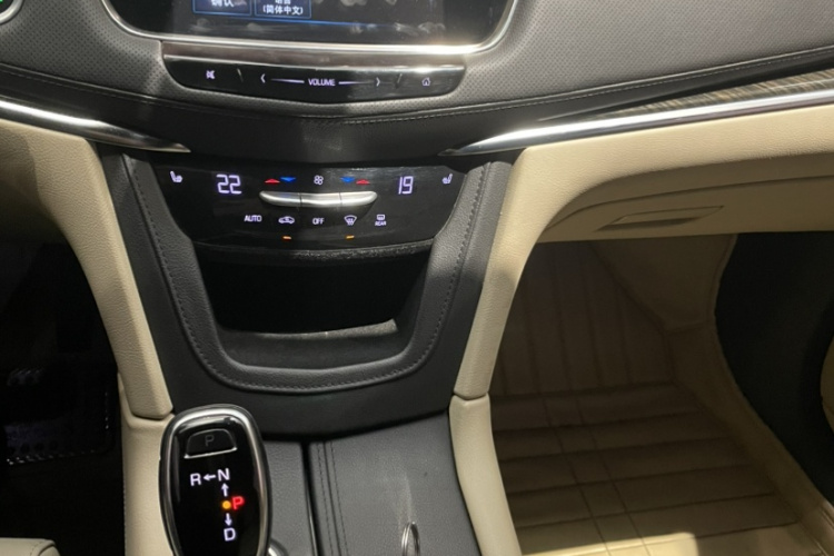 凯迪拉克XT5 2016款 28T 四驱技术型中控内饰7010