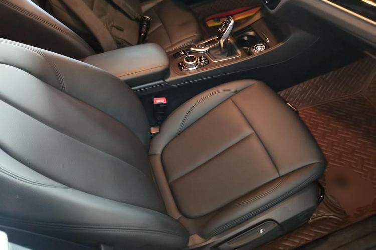 宝马1系 2021款 改款 120i M运动版局部细节41