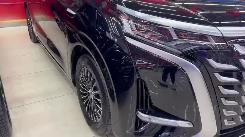 腾势D9 2025款 DM-i 四驱尊航型实拍1