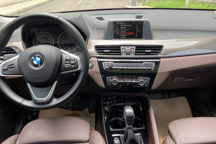 宝马X1 2018款 sDrive18Li 尊享型中控内饰12