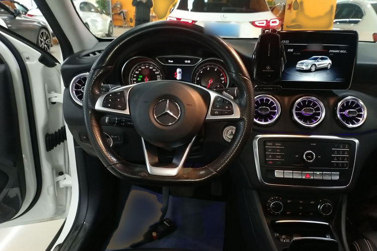 奔驰GLA 2019款 GLA 200 动感型局部细节13