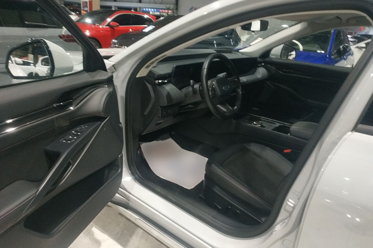 福特 蒙迪欧 2023款 EcoBoost 180 豪华型中控内饰20