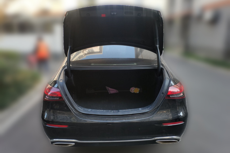 奔驰E级 2021款 E 300 L 时尚型中控内饰23