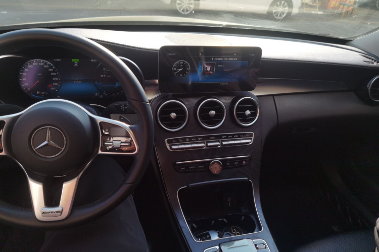 奔驰C级 2019款 C 260 L 运动版中控内饰12