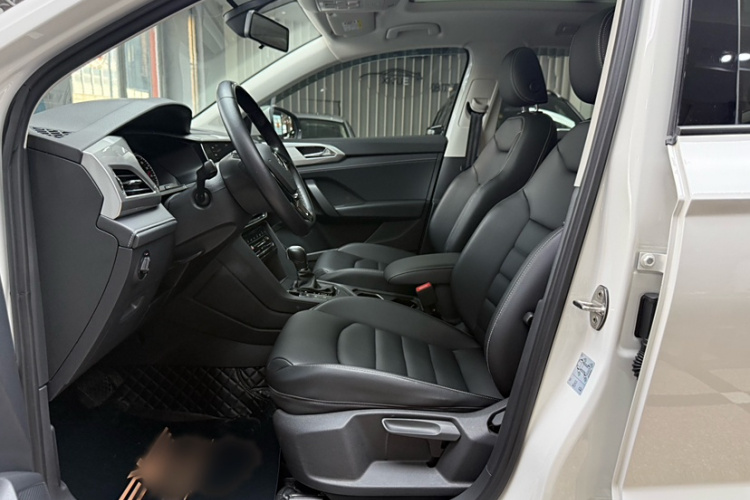 大众 途岳新能源 2021款 全景优享版中控内饰7006