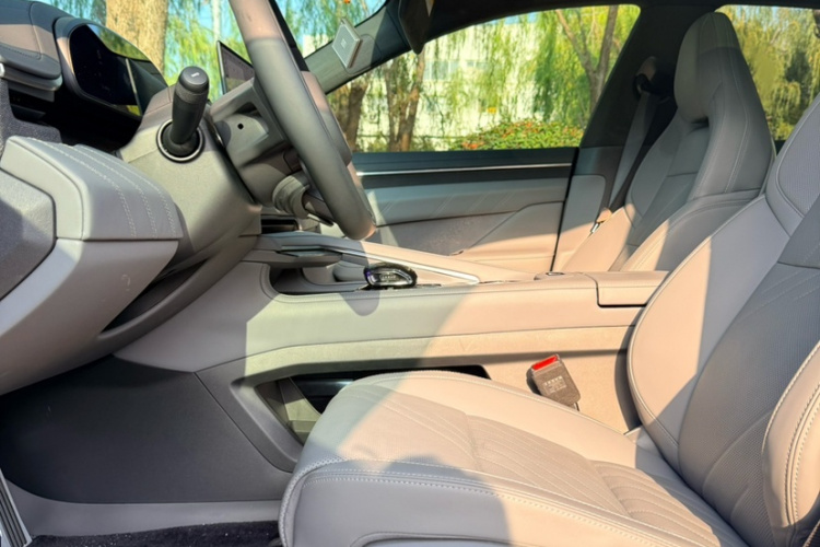 极氪001 2025款 WE版 100kWh 后驱中控内饰7003