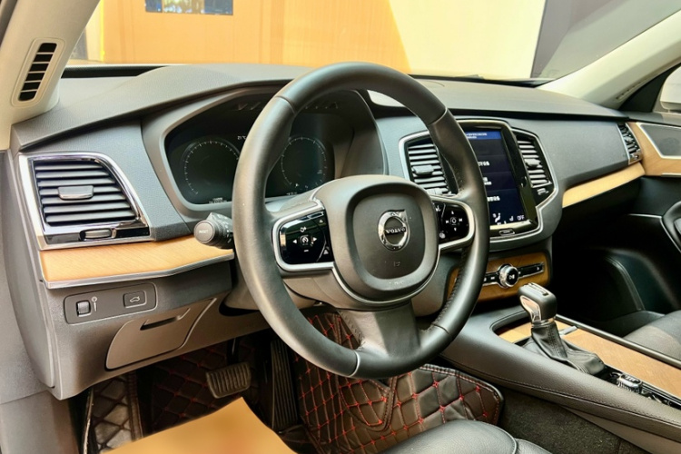 沃尔沃XC90 2019款 T6 智逸版 7座 国VI中控内饰7004