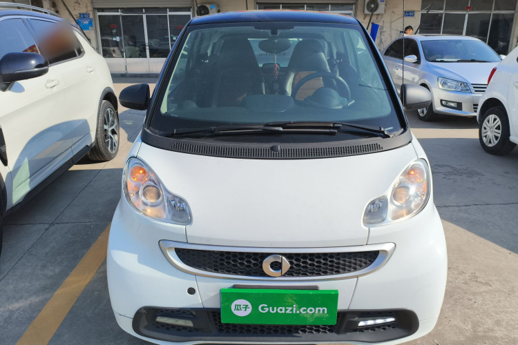 smart fortwo 2012款 1.0 MHD 硬顶舒适版车身外观2
