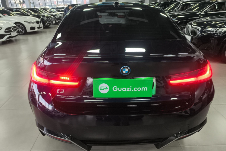 宝马i3 2022款 eDrive 35 L车身外观6