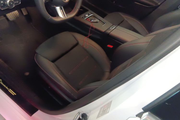 奔驰A级 2024款 改款 A 200 L 时尚型局部细节19