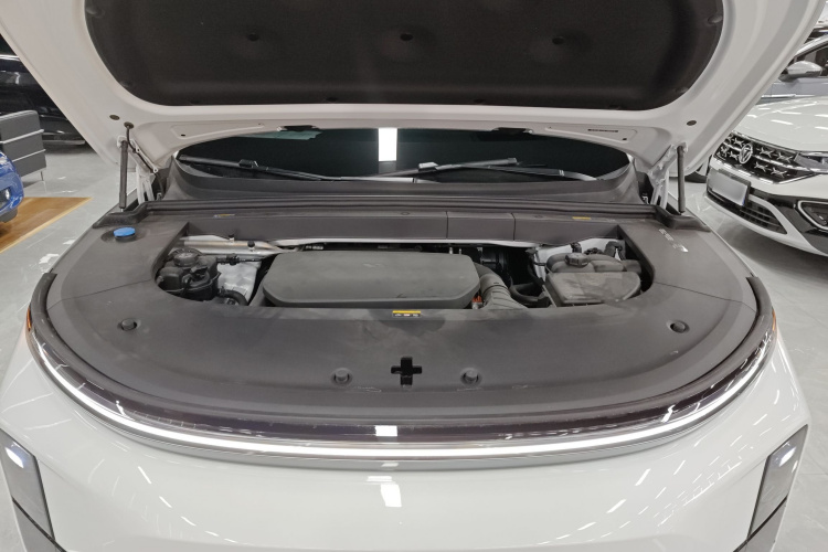 理想汽车 理想L6 2025款 Pro 智能焕新版机舱底盘24