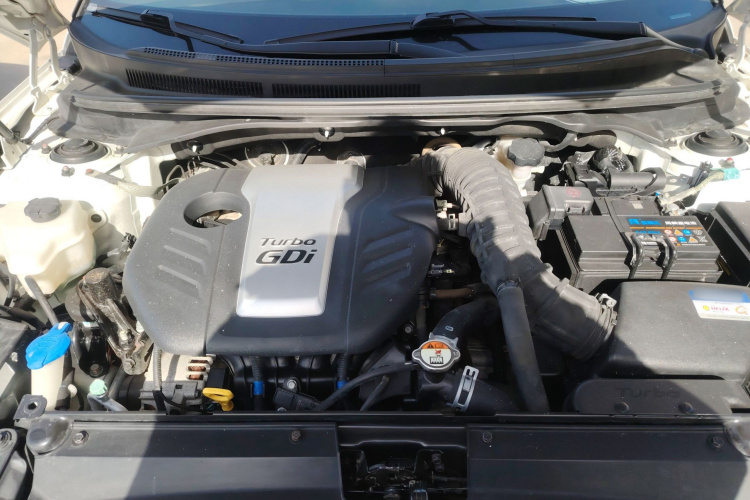 现代 Veloster飞思 2015款 1.6T 自动尊享版机舱底盘24