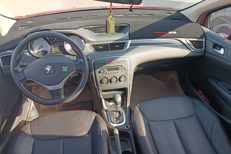 标致308 2013款 1.6L 自动优尚型局部细节16