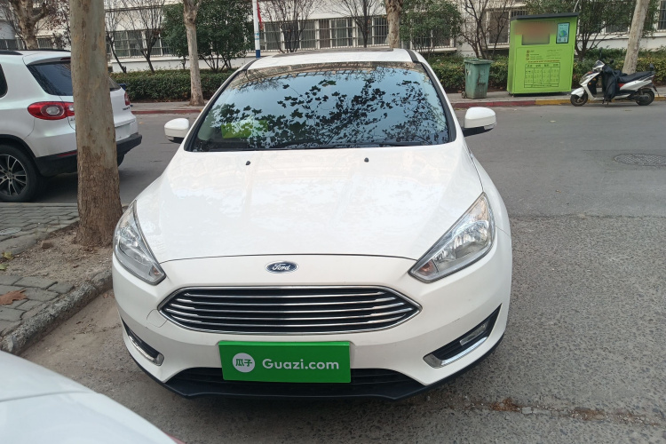 福特 福克斯 2018款 三厢经典 EcoBoost 180 自动精英型车身外观2