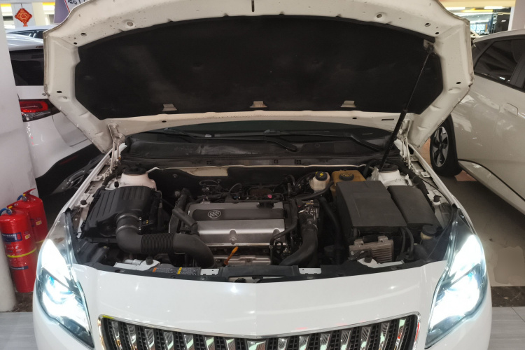 别克 君威 2015款 1.6T 精英技术型机舱底盘24