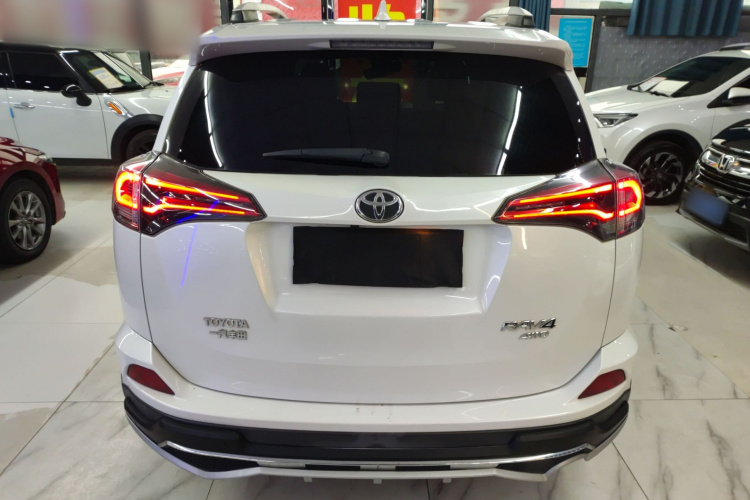 丰田 RAV4荣放 2018款 2.5L 自动四驱精英i版车身外观6