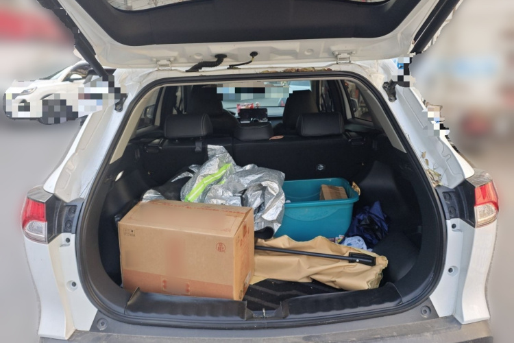 丰田 卡罗拉锐放 2023款 双擎 2.0L 精英版中控内饰23