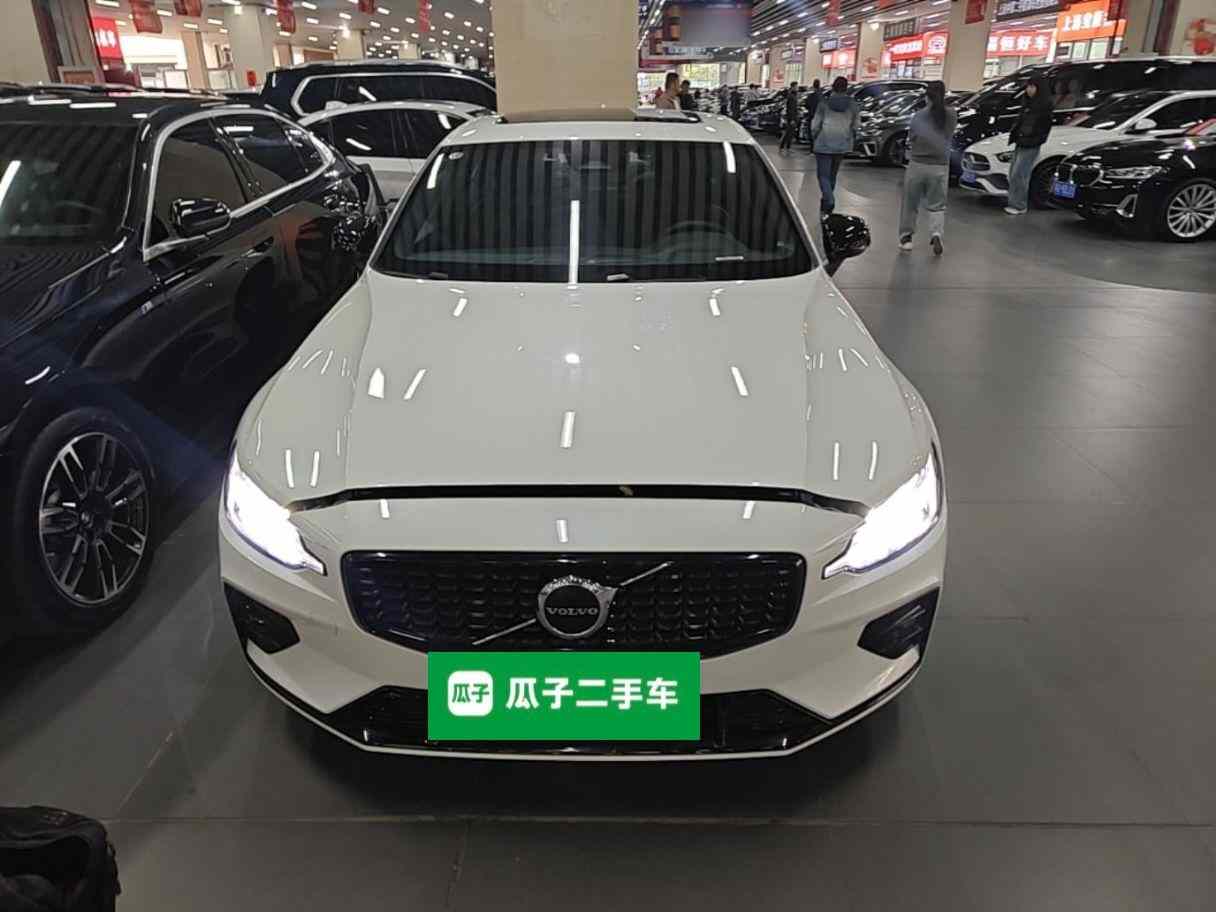 沃尔沃S60 2025款 B5 智雅运动版(1)