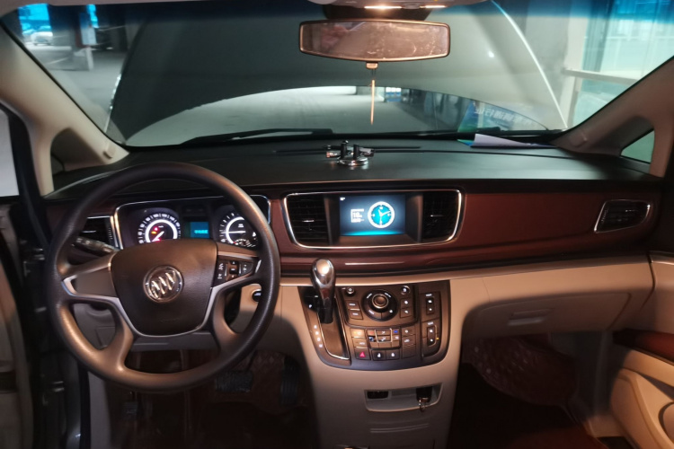 别克GL8 2018款 28T 舒适型 国VI中控内饰12