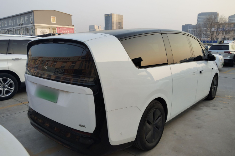 理想汽车 理想MEGA 2024款 Ultra车身外观7