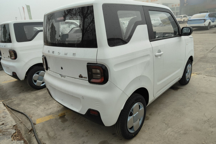 吉利银河 2024款 熊猫mini 200km 耐力熊车身外观7