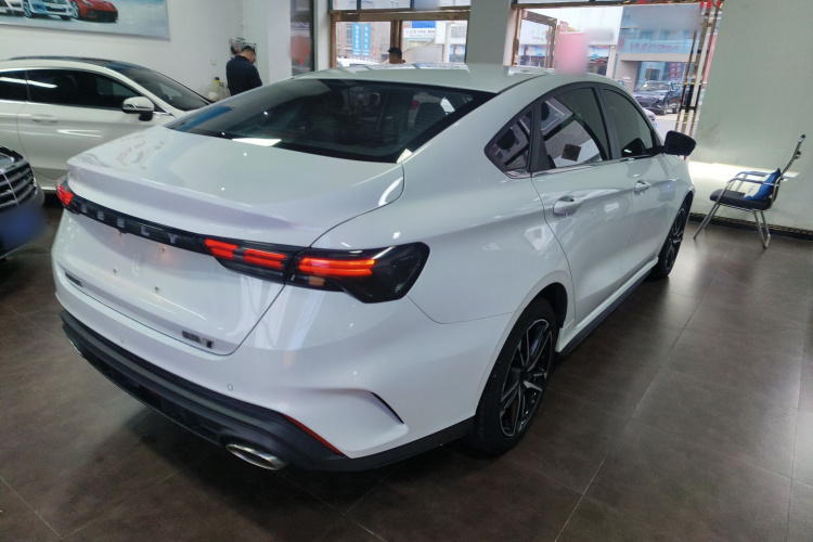 吉利汽车 2022款 缤瑞COOL 1.5T DCT电掣版车身外观7
