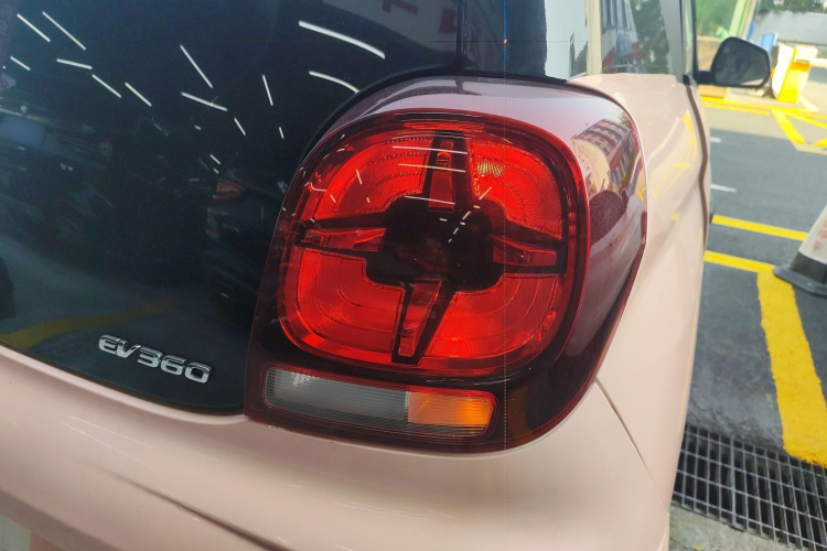 荣威 科莱威CLEVER 2022款 311km元气啵啵版车身外观9